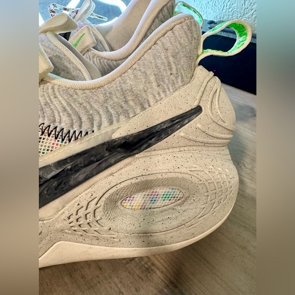 Nike Mens Cosmic Sneakers- like new - Picture 2 of 11